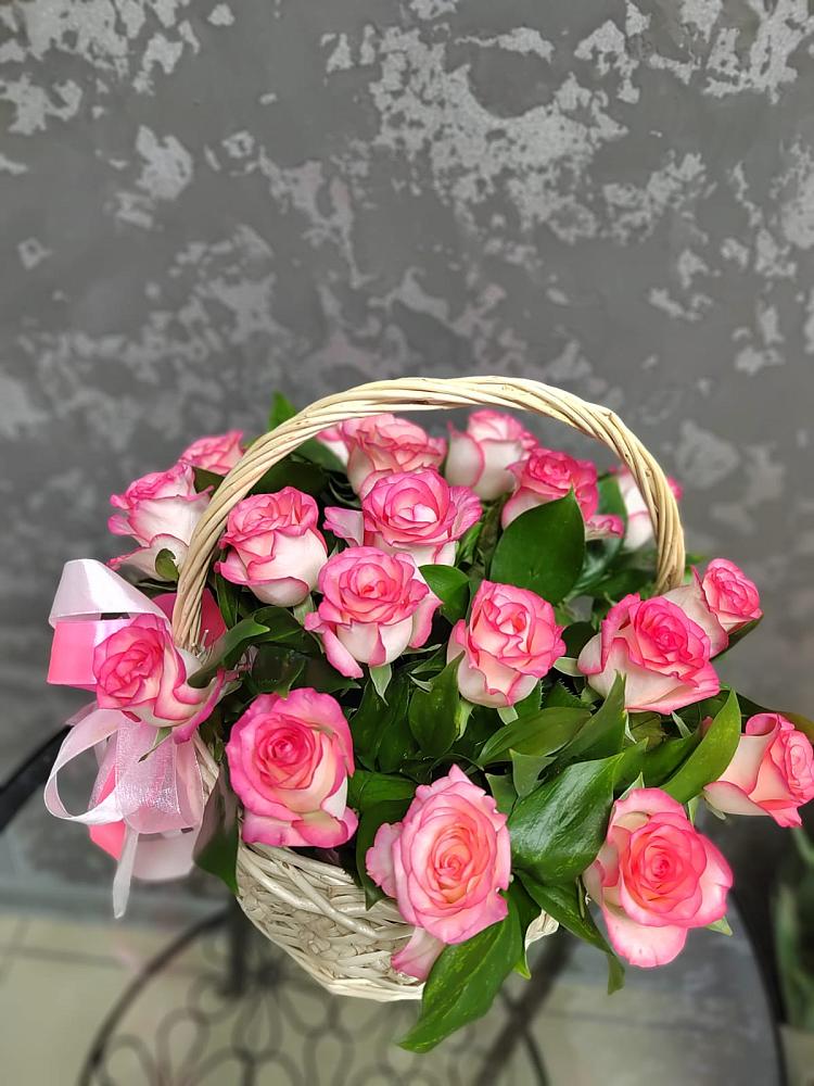 Цветочная композиция из Розы в корзине в Больших Березниках