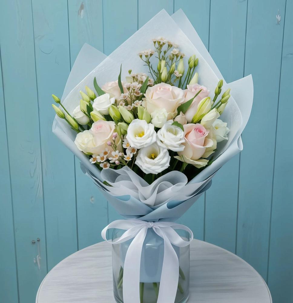 Букет цветов из: Розы и Лизиантусы в Больших Березниках