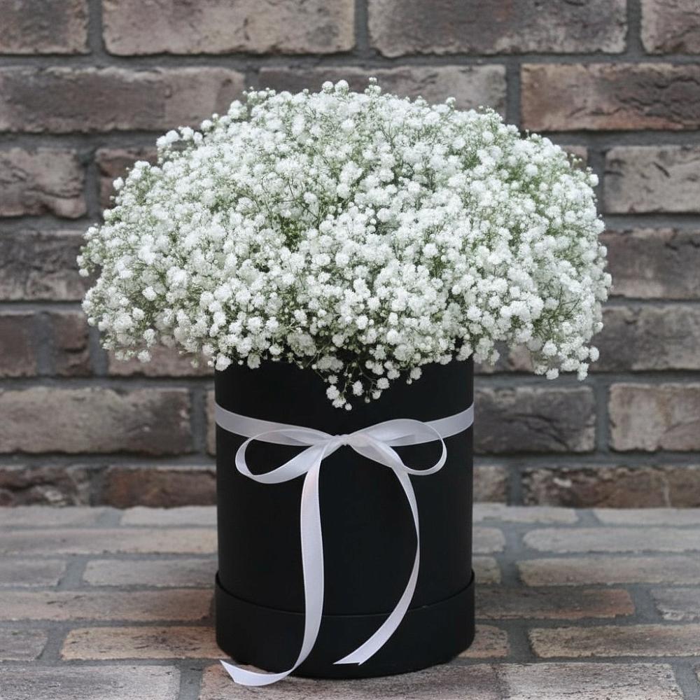 Цветочная композиция из Гипсофила в шляпной коробке в Больших Березниках