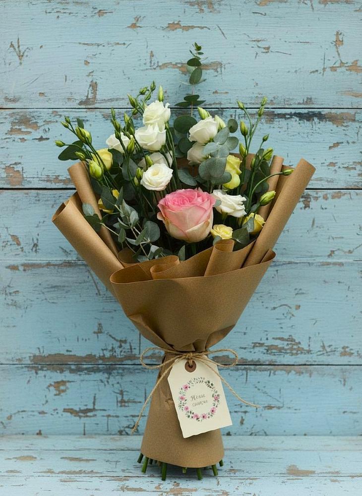 Букет цветов из: Розы и Лизиантусы в Больших Березниках