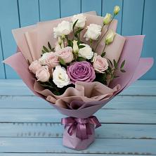 Букет цветов из:  Розы и Лизиантусы в Больших Березниках