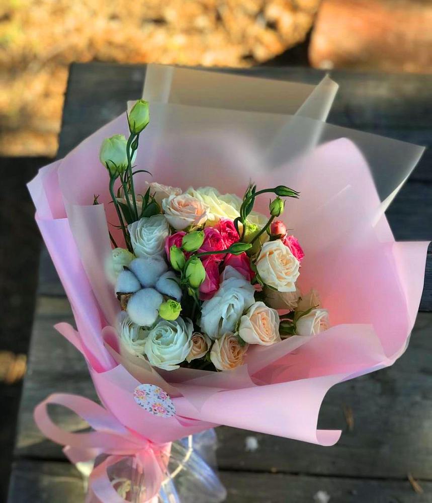 Букет цветов из: Розы и Лизиантусы в Больших Березниках