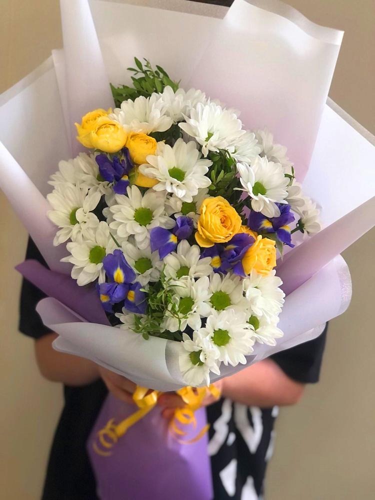 Букет цветов из: Ирисы, Хризантемы и Розы в Больших Березниках