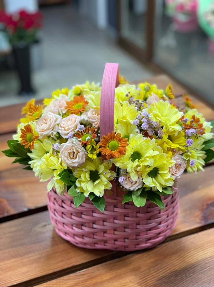 Цветочная композиция из Хризантемы и Розы в корзине в Больших Березниках