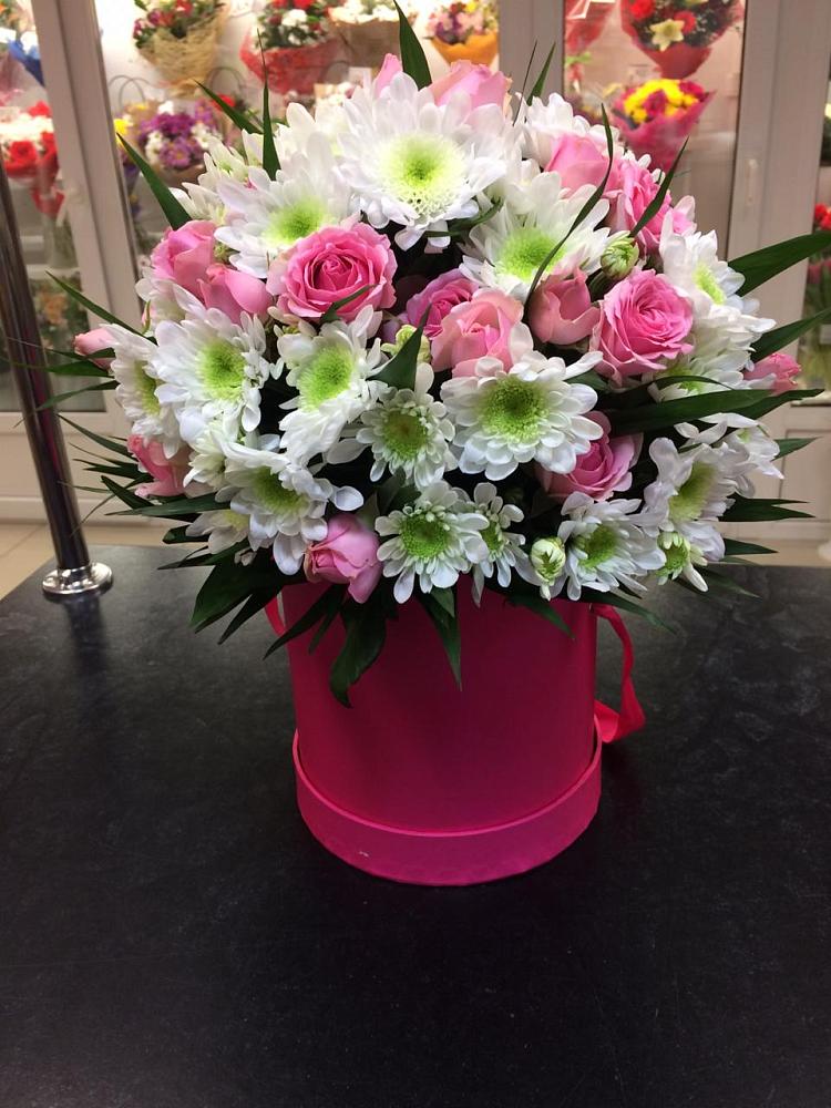 Цветочная композиция из Розы и Хризантемы в шляпной коробке в Больших Березниках