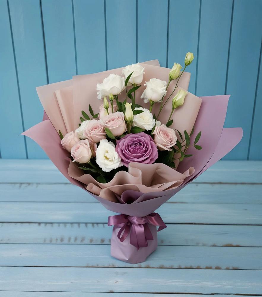 Букет цветов из: Розы и Лизиантусы в Больших Березниках